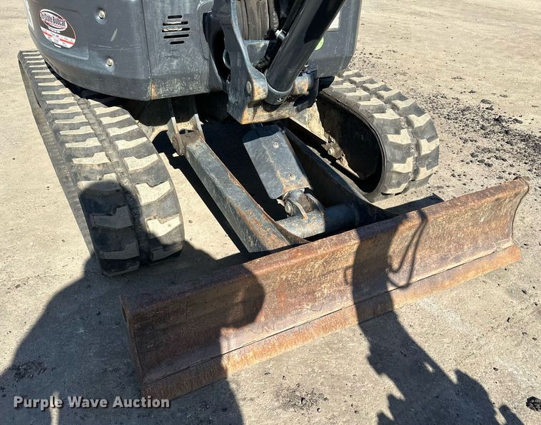 image for item DQ7450 2015 Bobcat  E26 mini excavator