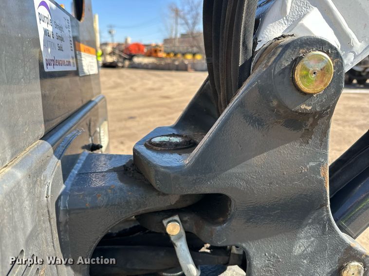 image for item DQ7450 2015 Bobcat  E26 mini excavator