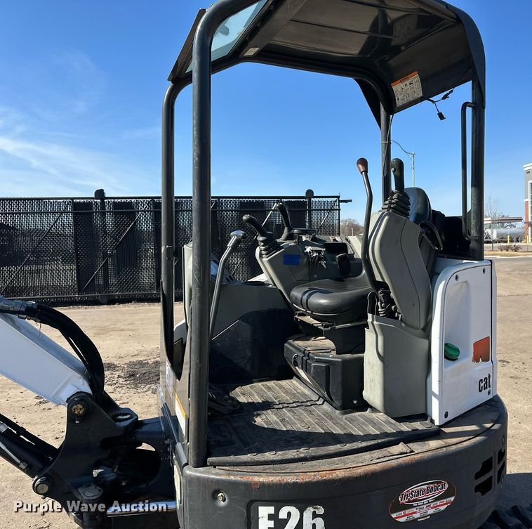 image for item DQ7450 2015 Bobcat  E26 mini excavator