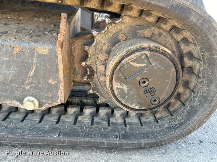 image for item DQ7450 2015 Bobcat  E26 mini excavator