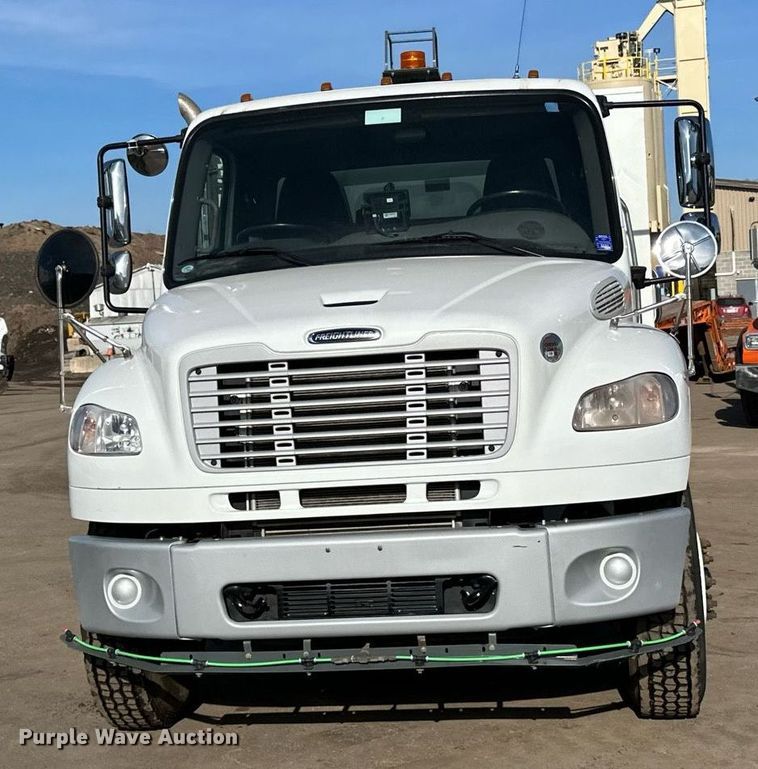image for item DQ7451 2022 Freightliner  Business Class M2 street sweeper truck