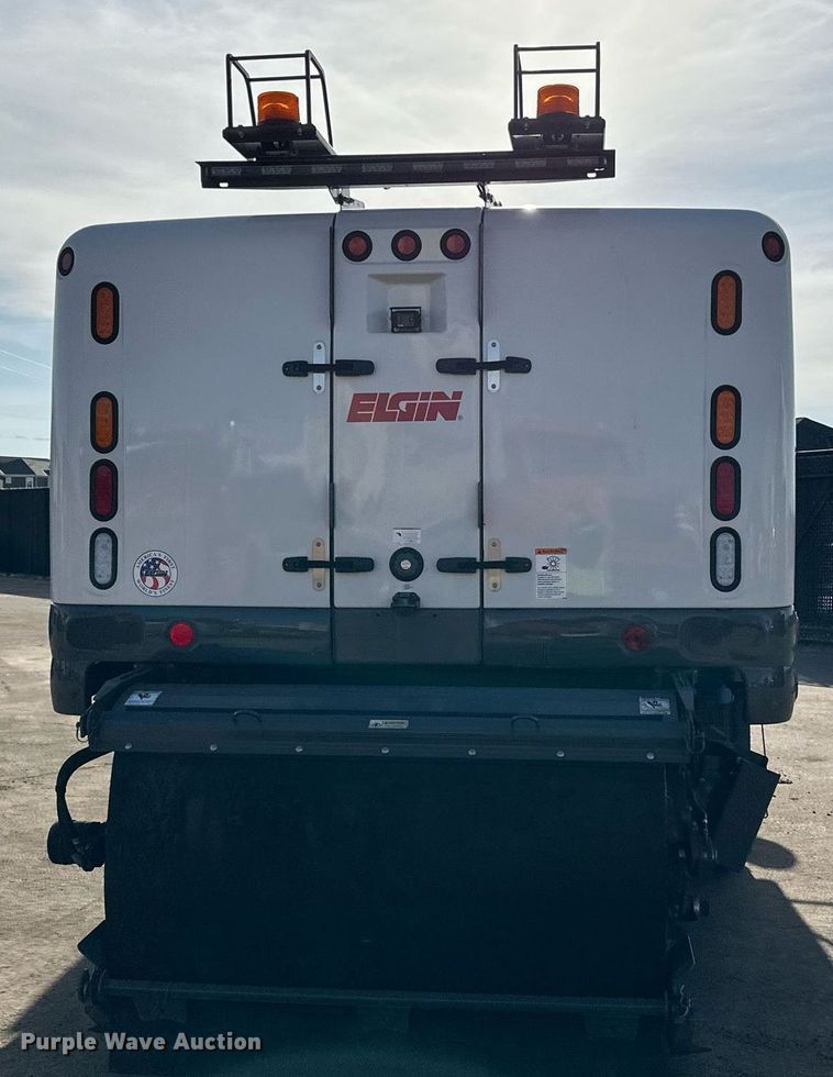 image for item DQ7451 2022 Freightliner  Business Class M2 street sweeper truck