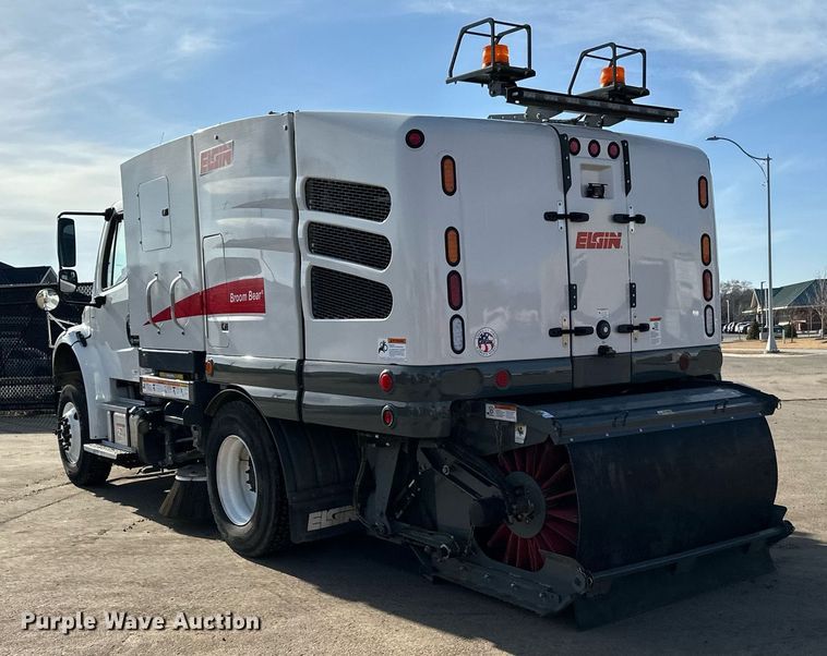 image for item DQ7451 2022 Freightliner  Business Class M2 street sweeper truck