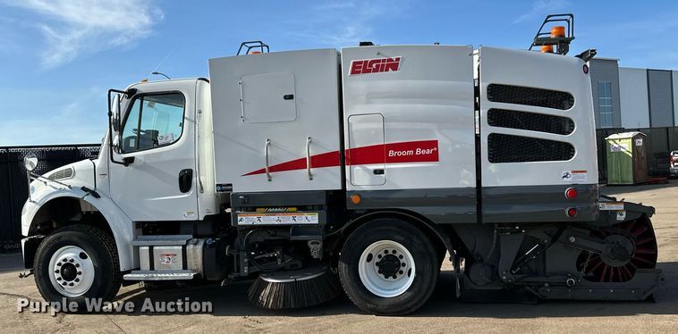 image for item DQ7451 2022 Freightliner  Business Class M2 street sweeper truck