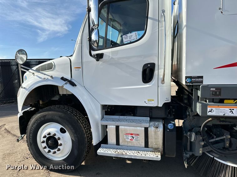 image for item DQ7451 2022 Freightliner  Business Class M2 street sweeper truck