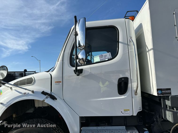 image for item DQ7451 2022 Freightliner  Business Class M2 street sweeper truck