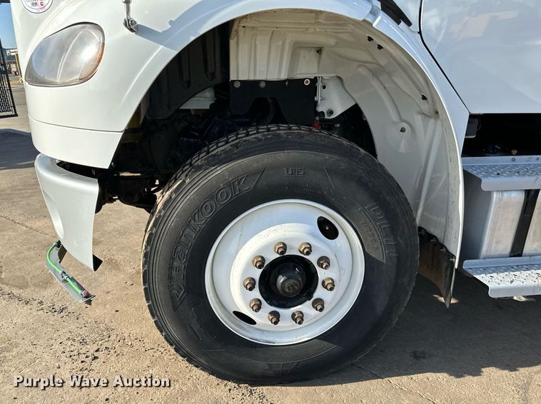 image for item DQ7451 2022 Freightliner  Business Class M2 street sweeper truck