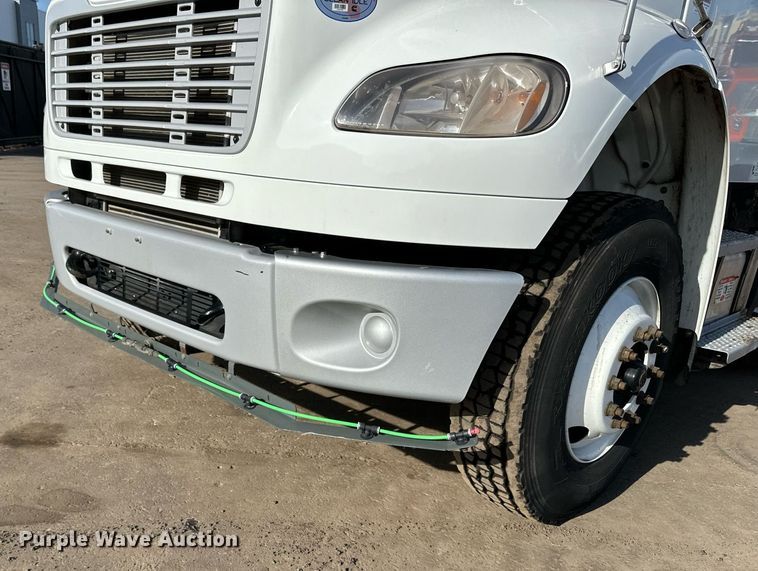 image for item DQ7451 2022 Freightliner  Business Class M2 street sweeper truck