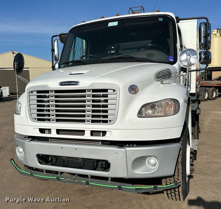 image for item DQ7451 2022 Freightliner  Business Class M2 street sweeper truck