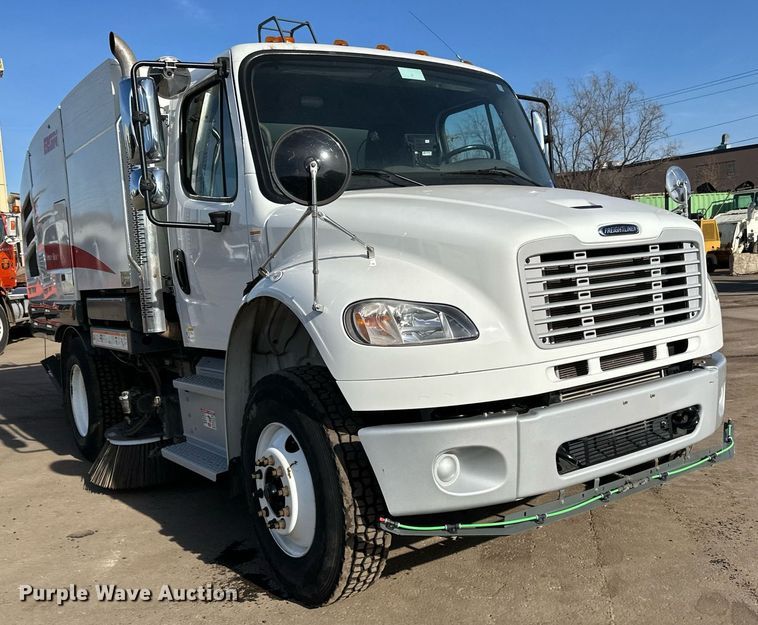 image for item DQ7451 2022 Freightliner  Business Class M2 street sweeper truck
