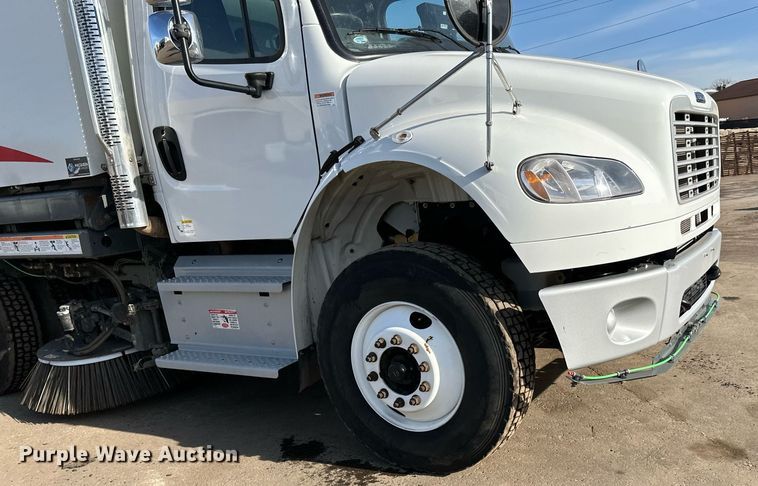 image for item DQ7451 2022 Freightliner  Business Class M2 street sweeper truck