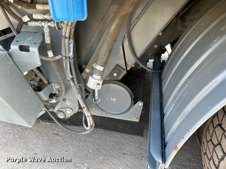 image for item DQ7451 2022 Freightliner  Business Class M2 street sweeper truck