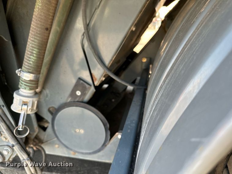 image for item DQ7451 2022 Freightliner  Business Class M2 street sweeper truck