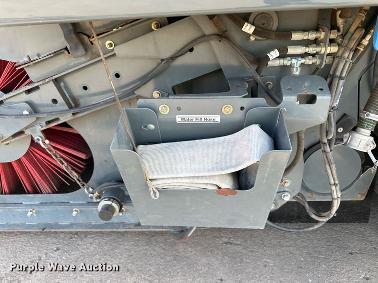 image for item DQ7451 2022 Freightliner  Business Class M2 street sweeper truck