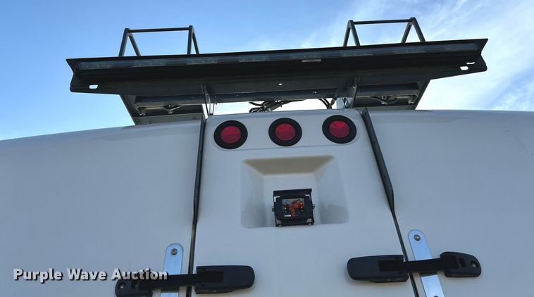 image for item DQ7451 2022 Freightliner  Business Class M2 street sweeper truck