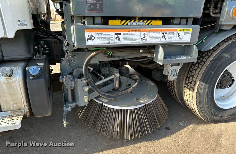 image for item DQ7451 2022 Freightliner  Business Class M2 street sweeper truck