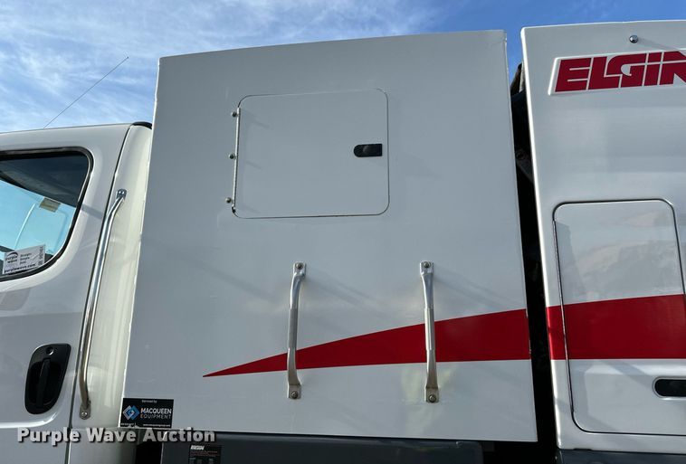 image for item DQ7451 2022 Freightliner  Business Class M2 street sweeper truck