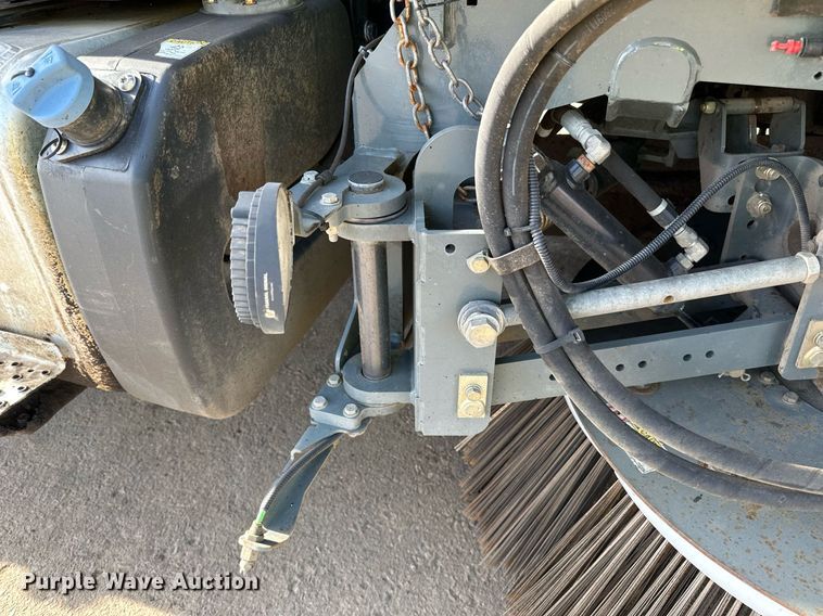 image for item DQ7451 2022 Freightliner  Business Class M2 street sweeper truck