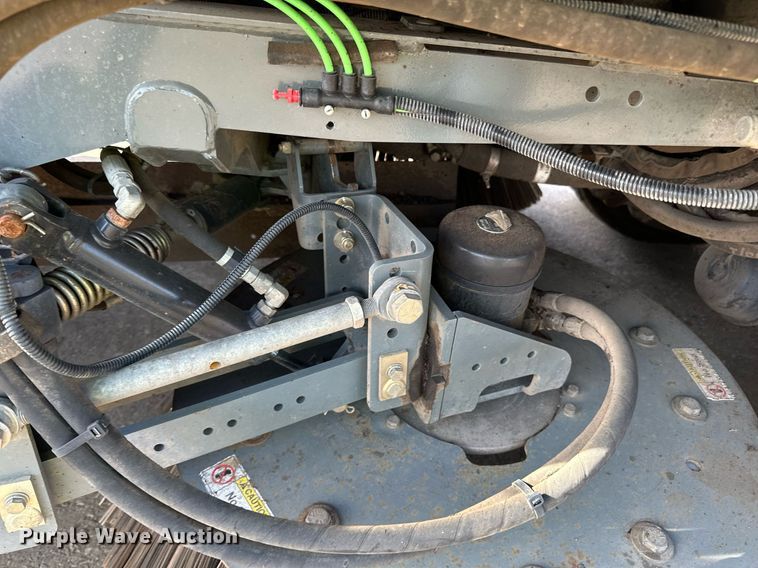 image for item DQ7451 2022 Freightliner  Business Class M2 street sweeper truck