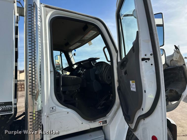 image for item DQ7451 2022 Freightliner  Business Class M2 street sweeper truck