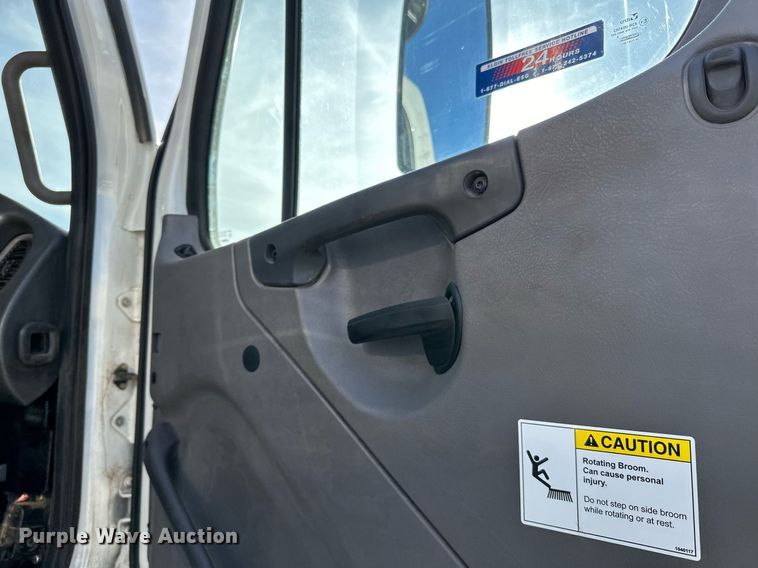 image for item DQ7451 2022 Freightliner  Business Class M2 street sweeper truck