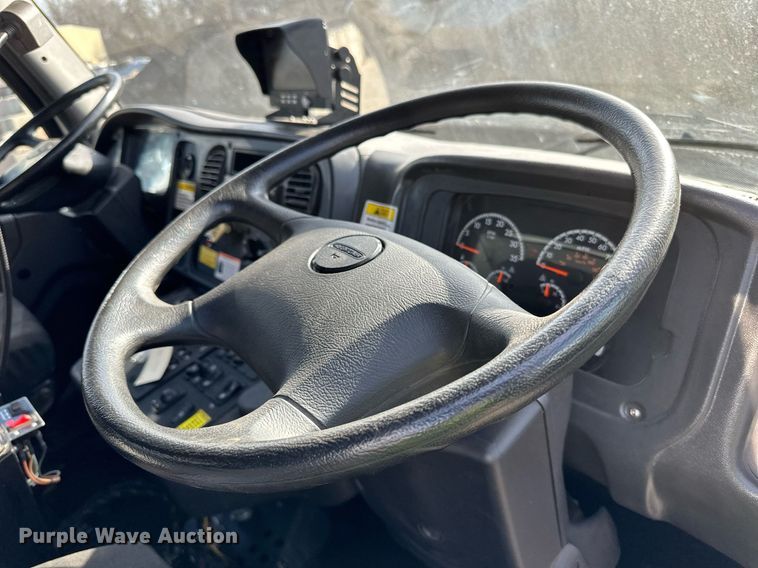 image for item DQ7451 2022 Freightliner  Business Class M2 street sweeper truck