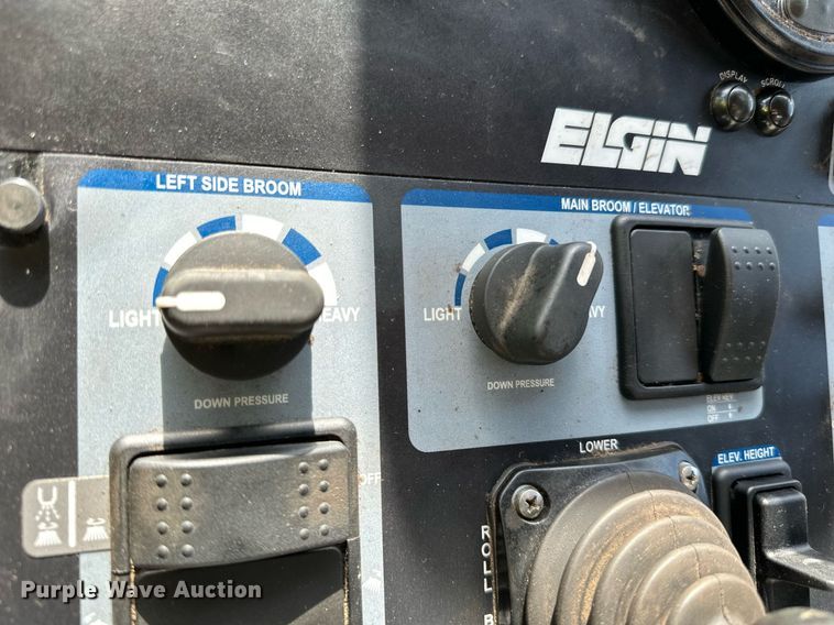 image for item DQ7451 2022 Freightliner  Business Class M2 street sweeper truck