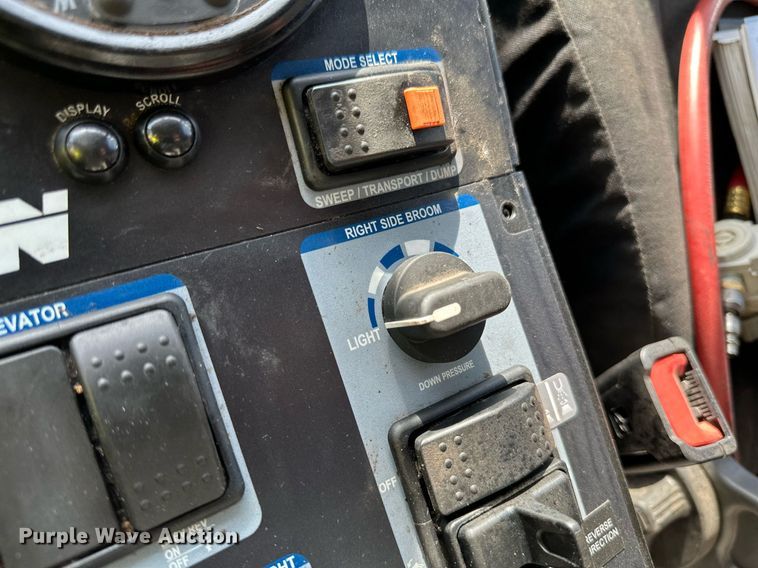 image for item DQ7451 2022 Freightliner  Business Class M2 street sweeper truck