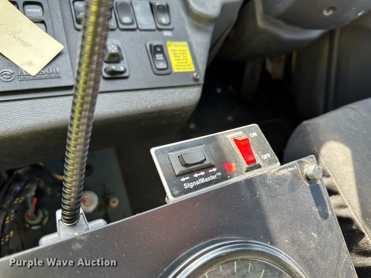 image for item DQ7451 2022 Freightliner  Business Class M2 street sweeper truck