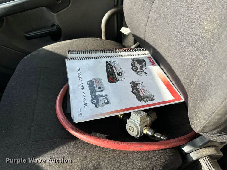 image for item DQ7451 2022 Freightliner  Business Class M2 street sweeper truck