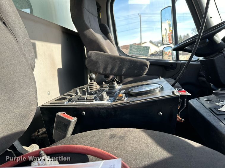 image for item DQ7451 2022 Freightliner  Business Class M2 street sweeper truck