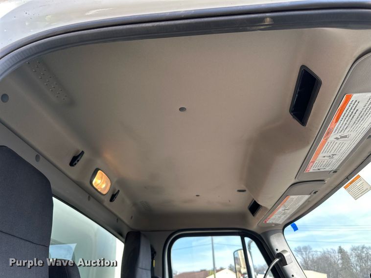 image for item DQ7451 2022 Freightliner  Business Class M2 street sweeper truck