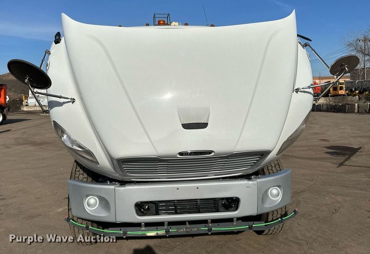 image for item DQ7451 2022 Freightliner  Business Class M2 street sweeper truck