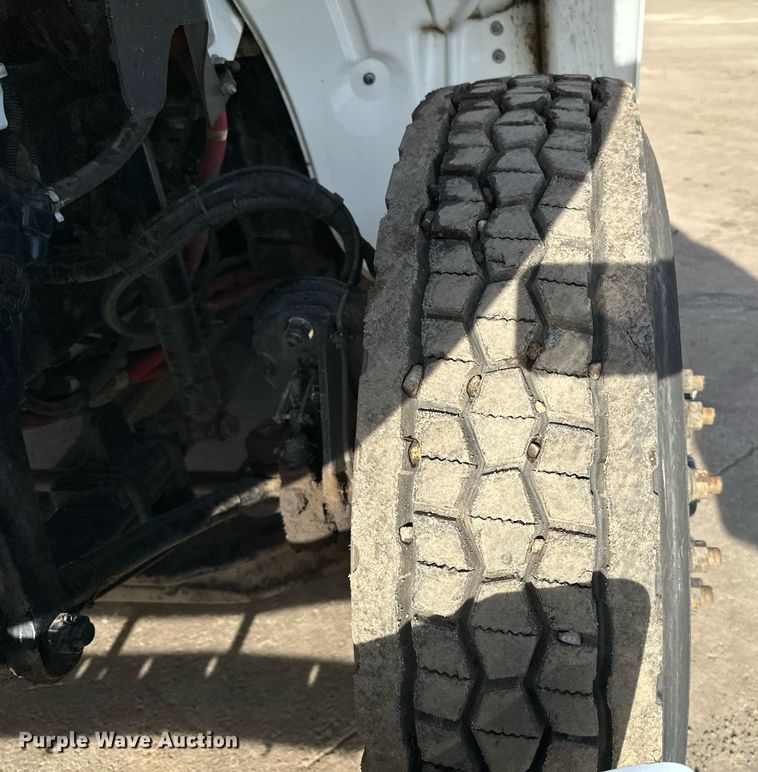 image for item DQ7451 2022 Freightliner  Business Class M2 street sweeper truck