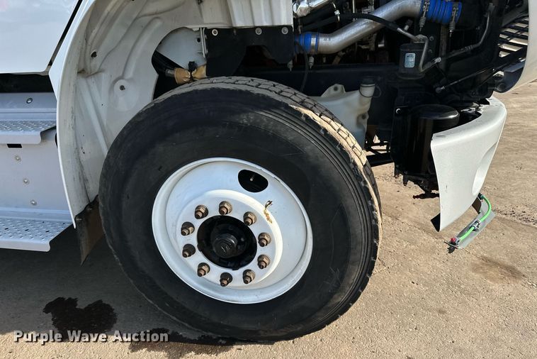 image for item DQ7451 2022 Freightliner  Business Class M2 street sweeper truck