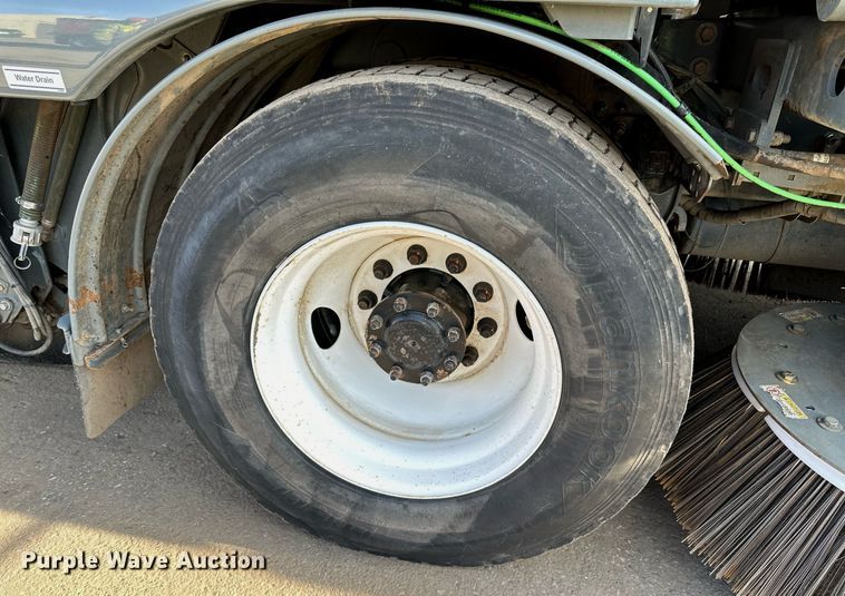 image for item DQ7451 2022 Freightliner  Business Class M2 street sweeper truck