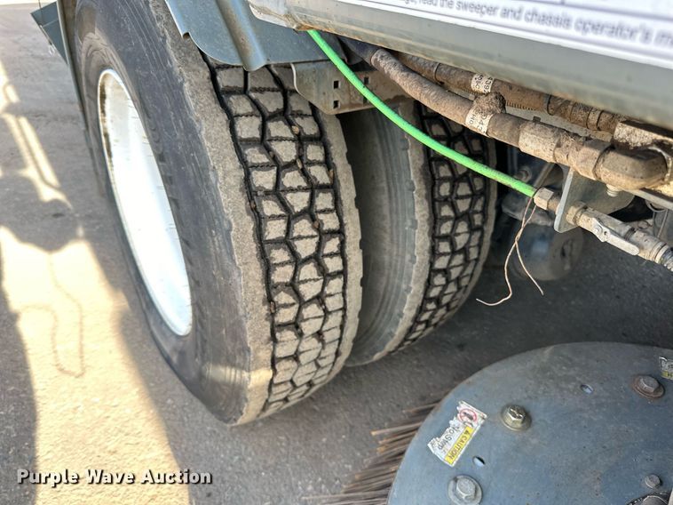 image for item DQ7451 2022 Freightliner  Business Class M2 street sweeper truck