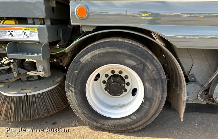 image for item DQ7451 2022 Freightliner  Business Class M2 street sweeper truck