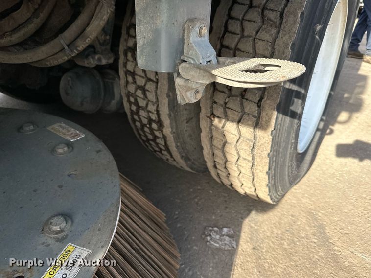 image for item DQ7451 2022 Freightliner  Business Class M2 street sweeper truck