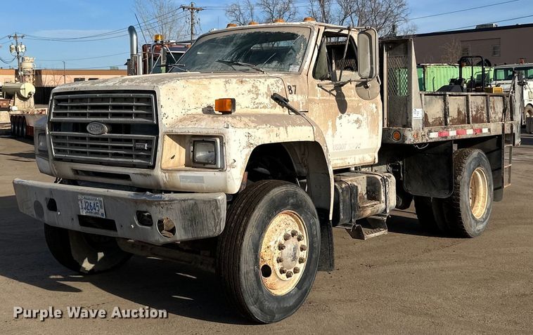 image for item DQ7453 1987 Ford  F800 flatbed truck