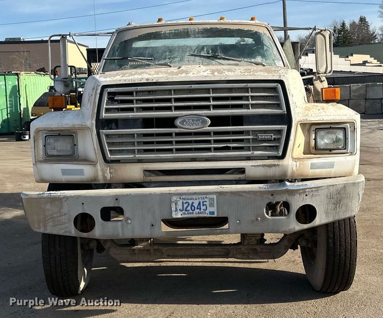 image for item DQ7453 1987 Ford  F800 flatbed truck