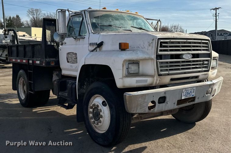 image for item DQ7453 1987 Ford  F800 flatbed truck