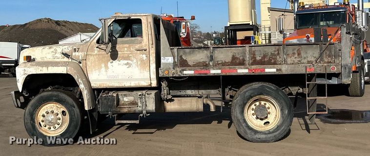 image for item DQ7453 1987 Ford  F800 flatbed truck