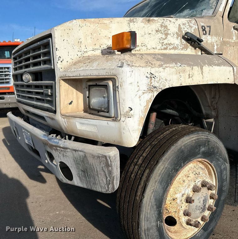 image for item DQ7453 1987 Ford  F800 flatbed truck