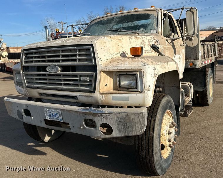image for item DQ7453 1987 Ford  F800 flatbed truck