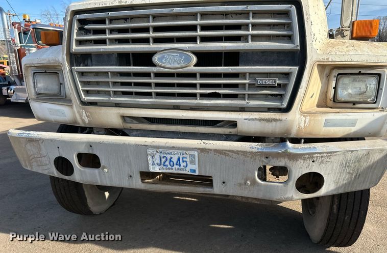 image for item DQ7453 1987 Ford  F800 flatbed truck