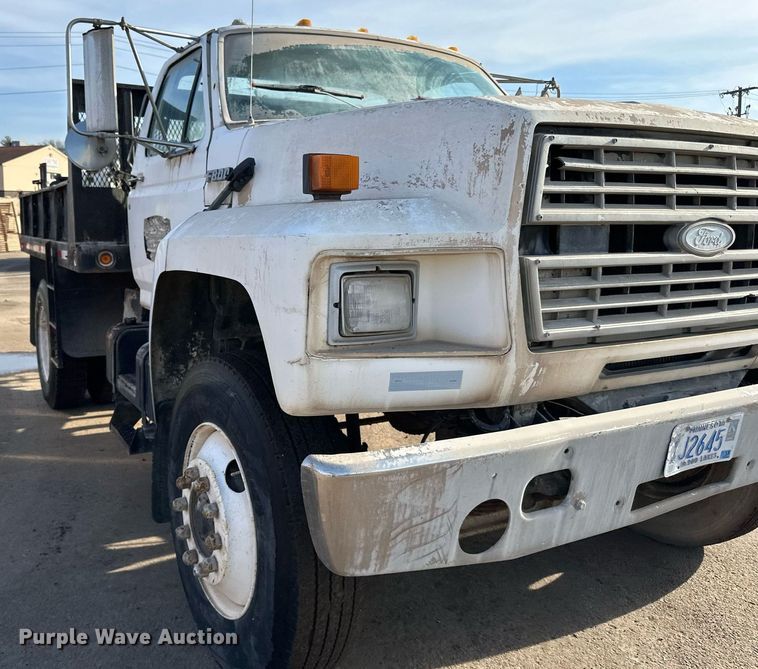 image for item DQ7453 1987 Ford  F800 flatbed truck