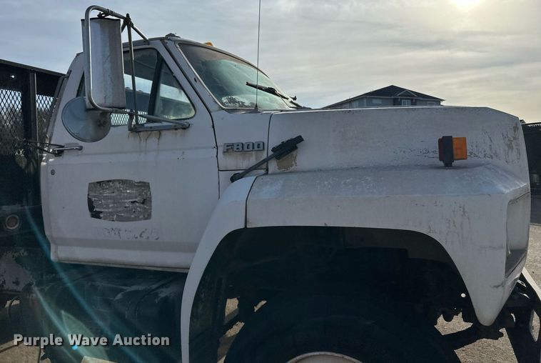 image for item DQ7453 1987 Ford  F800 flatbed truck