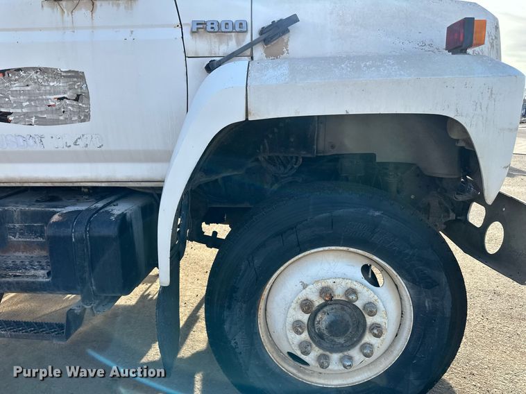 image for item DQ7453 1987 Ford  F800 flatbed truck