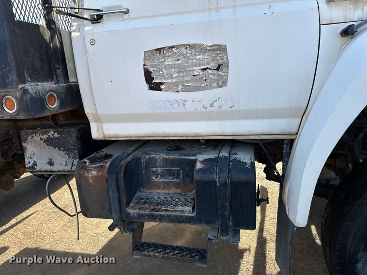 image for item DQ7453 1987 Ford  F800 flatbed truck